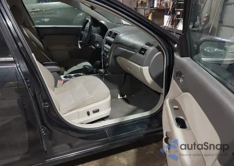 2011 Ford Fusion Hybrid from USA, damaged, VIN 3FADP0L38BR141538